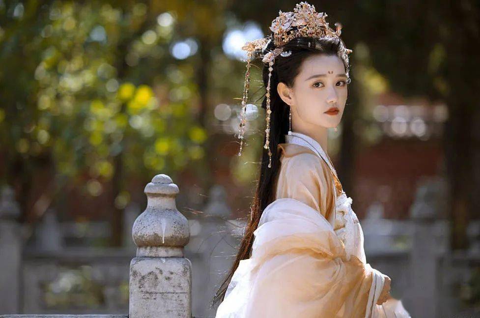 蒋依依古风写真 头披白色轻纱仙气十足_造型_古装_一身