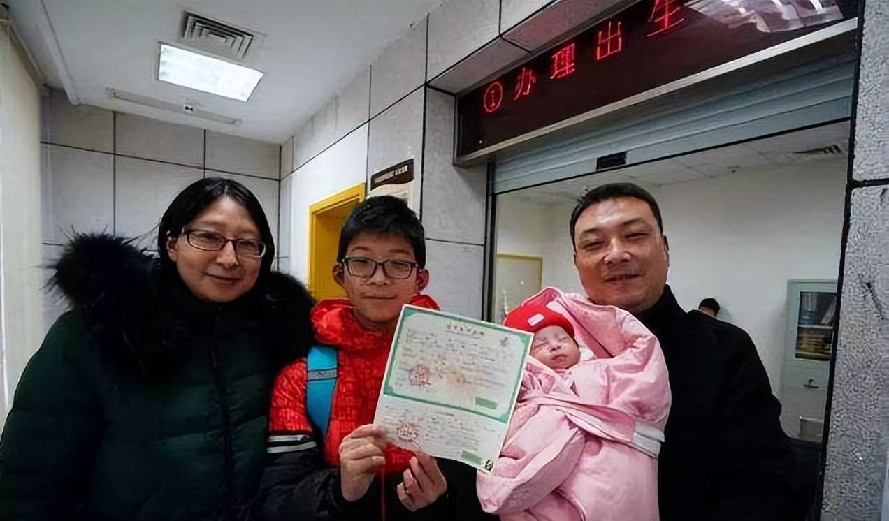 本来给女儿取名叫"吴霜",结果出生证打错了,宝妈却表示很满意_名字