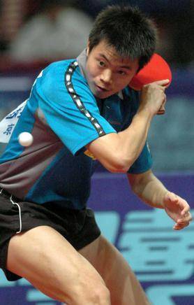 因谈恋爱被开除的国乒情侣,男方39岁创一纪录,女方嫁大23岁教练_李楠