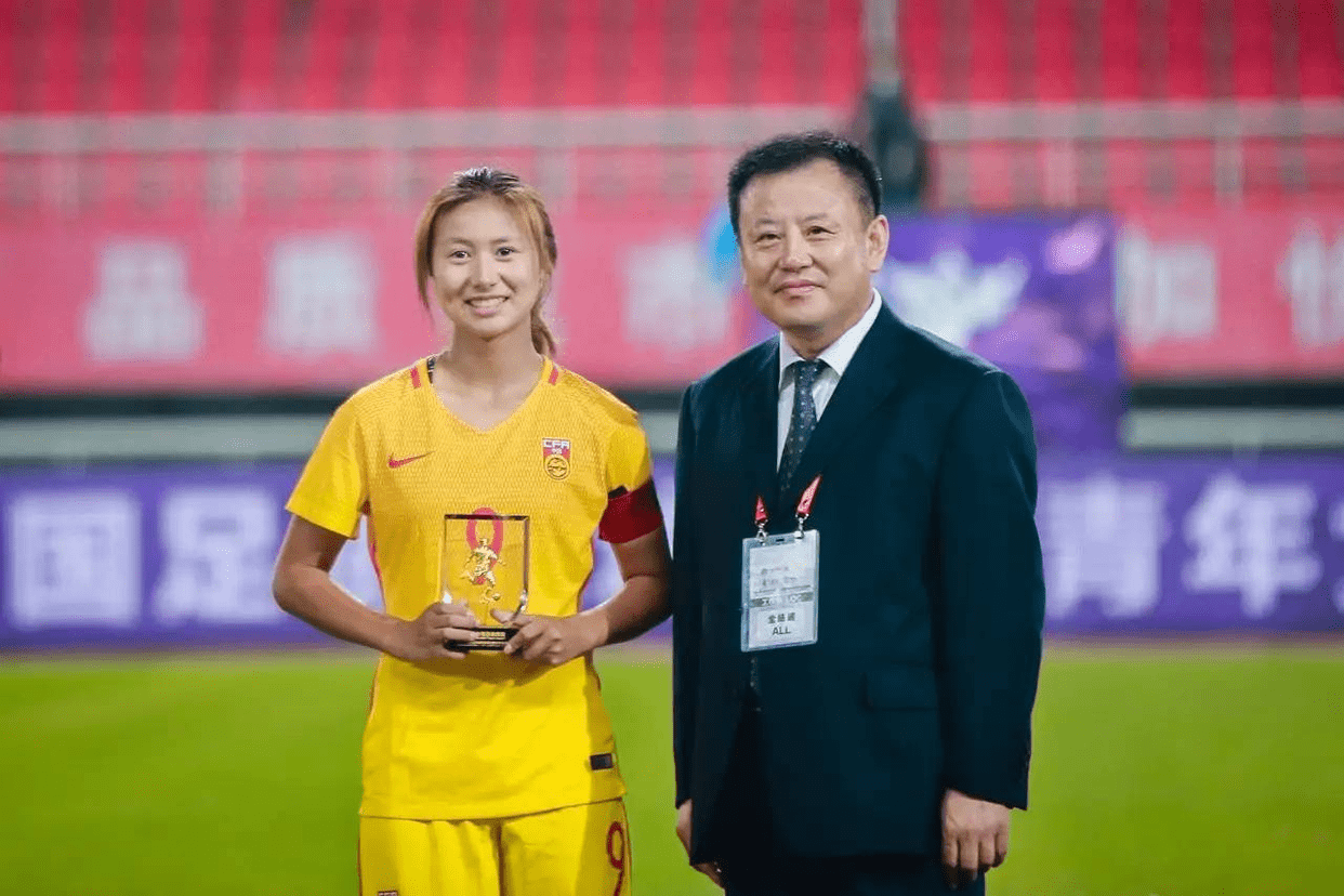 沉梦雨彻底征服了欧洲,中国球迷称赞:上海梅西 三球王_小将_张琳妍