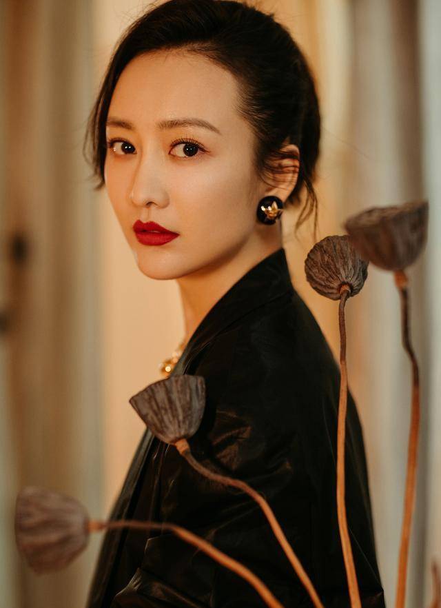 38岁王鸥越来越霸气!