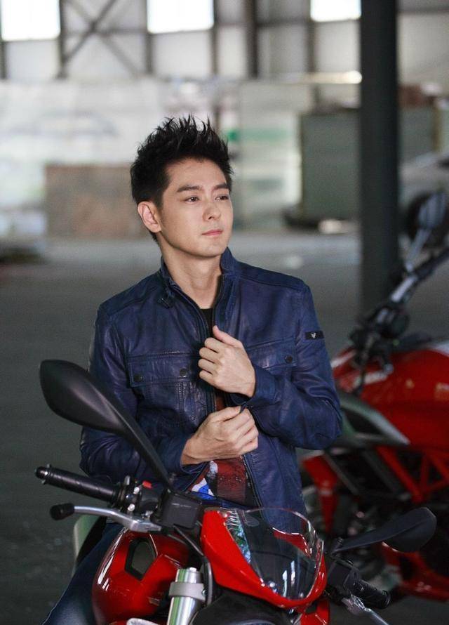 看林志颖的帅气穿搭,减龄又得体_男性_服饰_衬衫