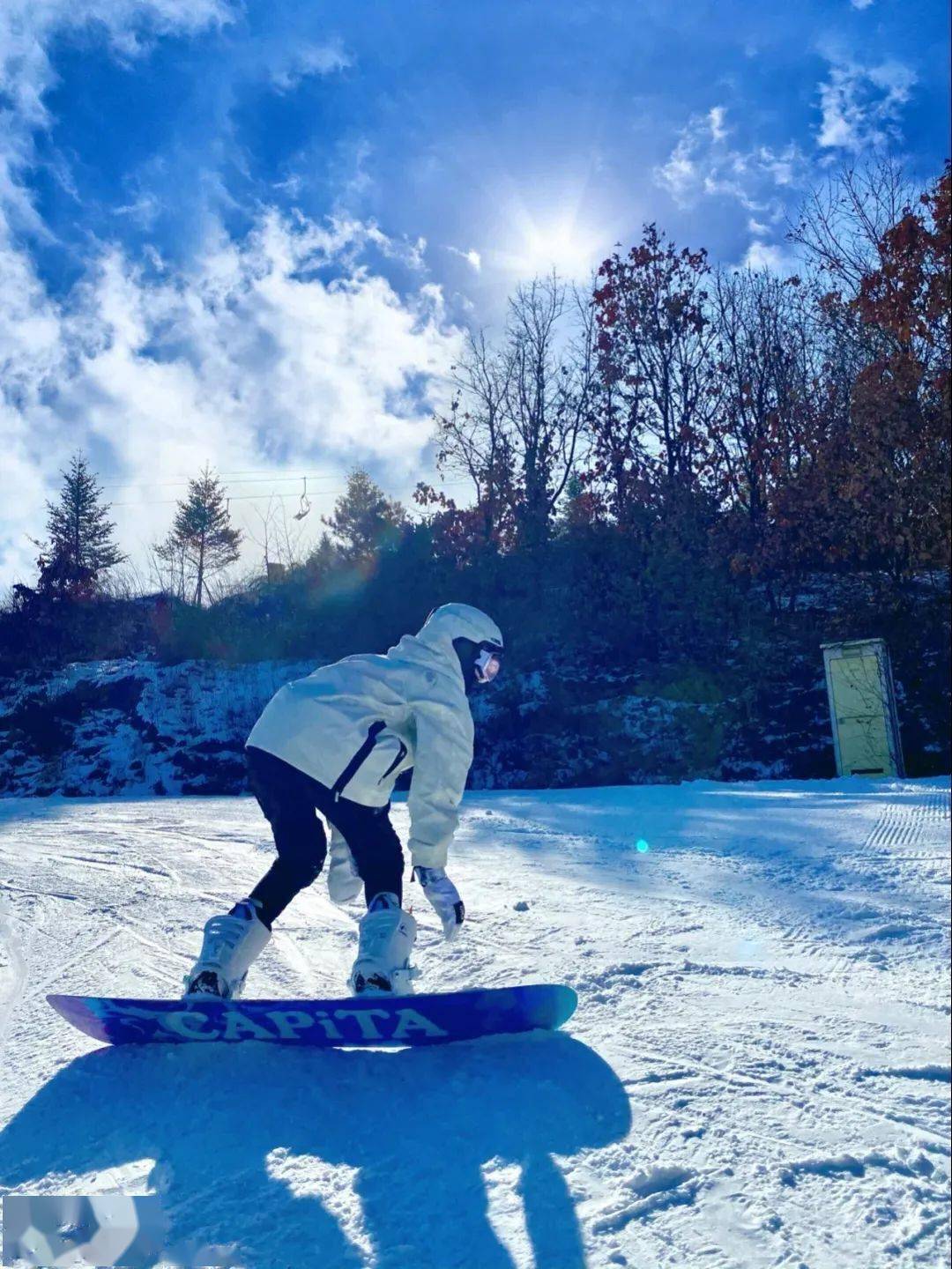 同時這裡有多條雪道任你做主滑雪可從當年12月至次年2月底它也是西安