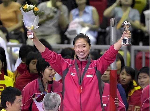 女排奥运冠军张娜:球场上的"不死鸟",生活中的好妻子好妈妈