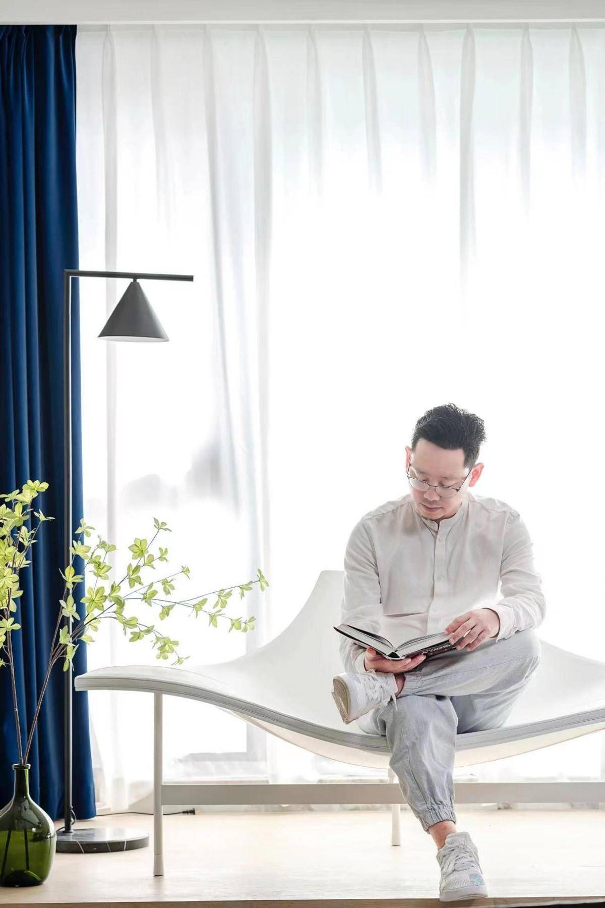 设计师:李锋武汉得间设计 设计总监李锋设计师从事室内装饰行业已经15