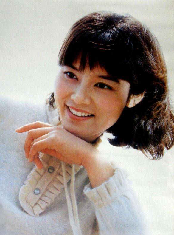 "悲剧女皇"潘虹:与前夫生活像父女,8年无子,今依旧贵气逼人_父母_时候