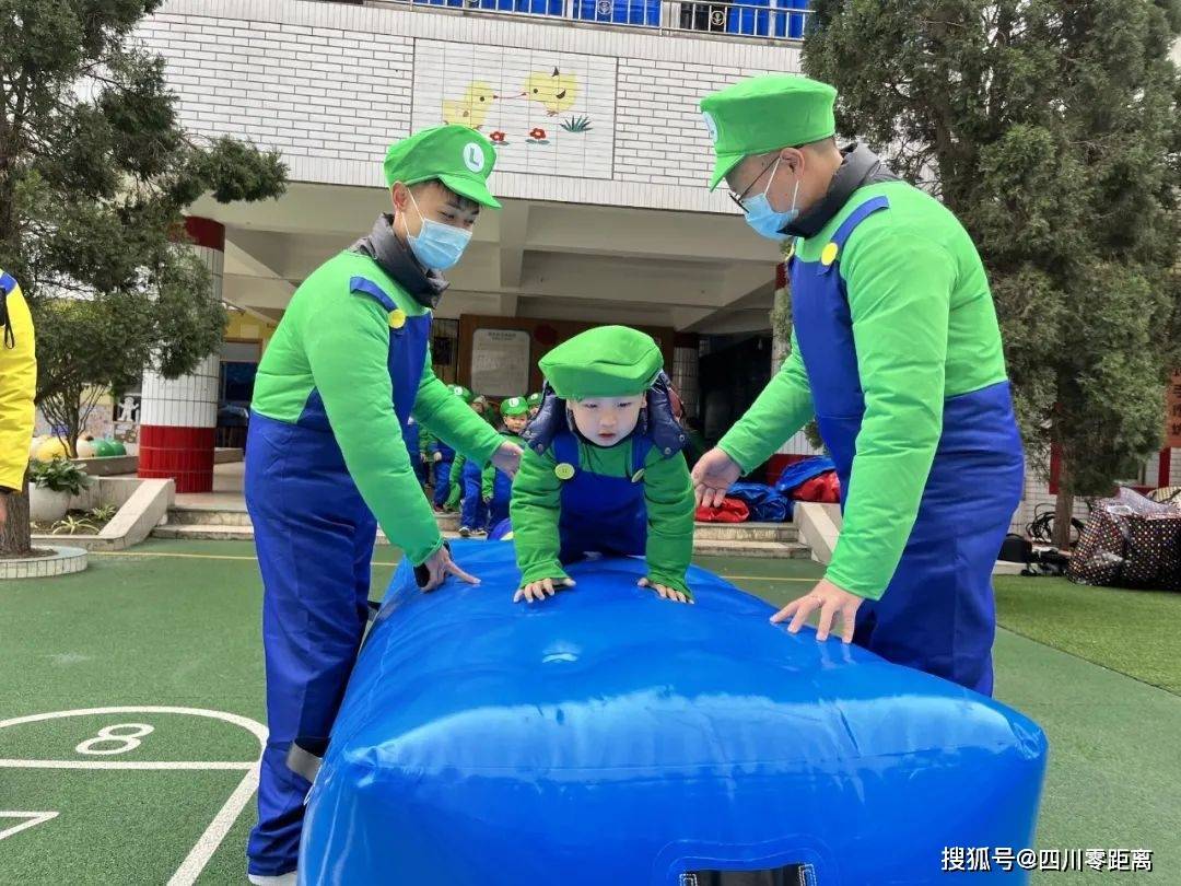 神奇蘑菇伞跟我一起奔跑起来吧~超级方块我们都是大力士~颁奖环节经历