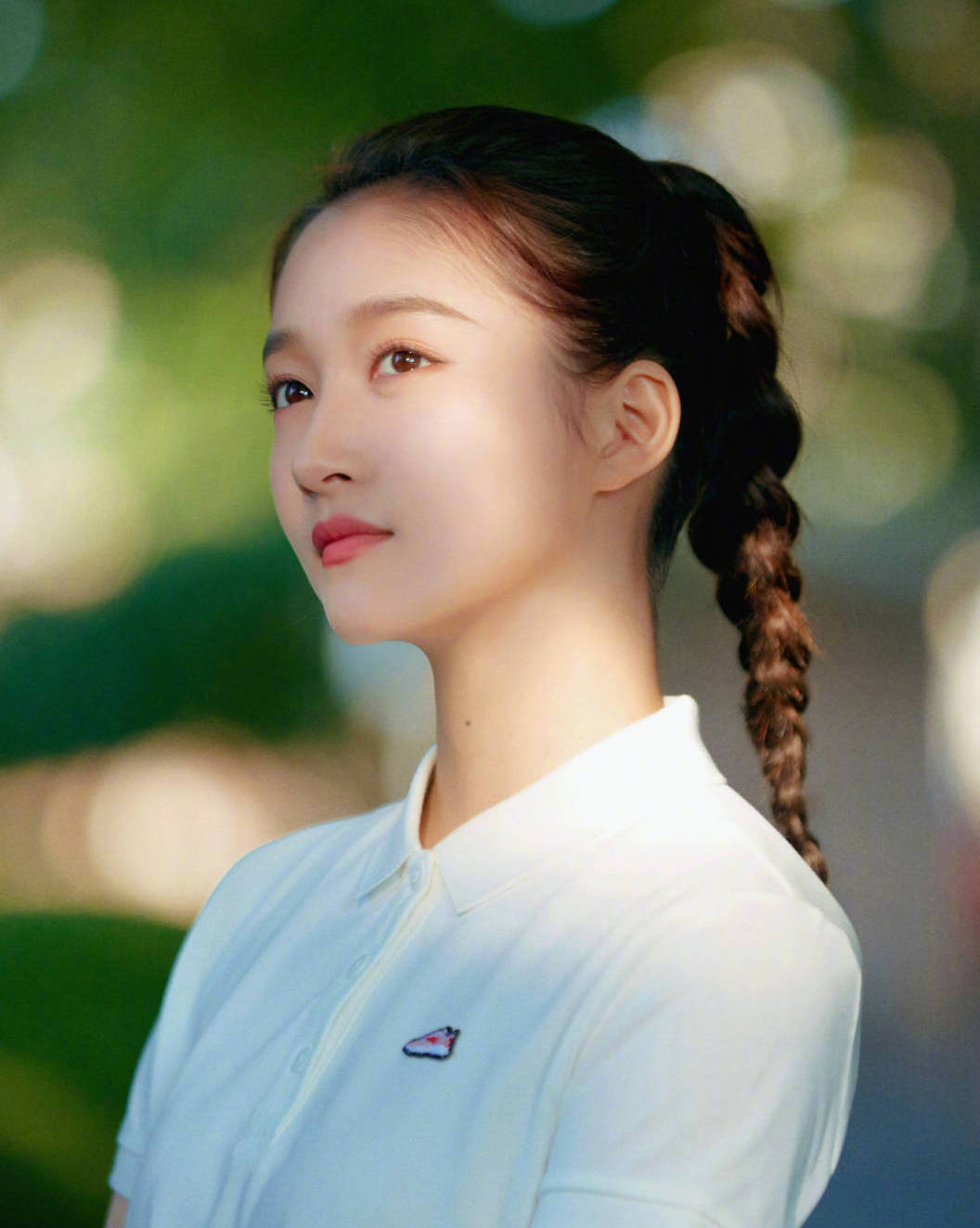 鹿晗出軌美豔女星? 傳深夜出入酒吧與關曉彤許久不聯繫 40 cfbe3e3819614c7ca4730332120c3a3f