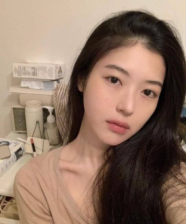 脸部有4个特征的女生,是清新脱俗的"空气脸",素颜比浓妆还美_眉眼