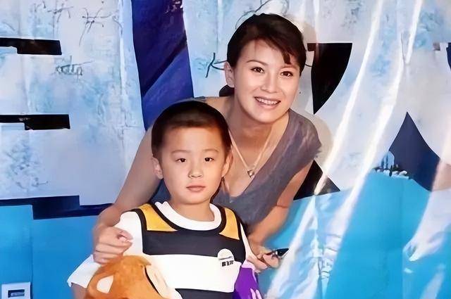 李幼斌兒子李小珂:弟弟被寵成寶,自己38歲還未結婚_張瑞琪_史蘭芽