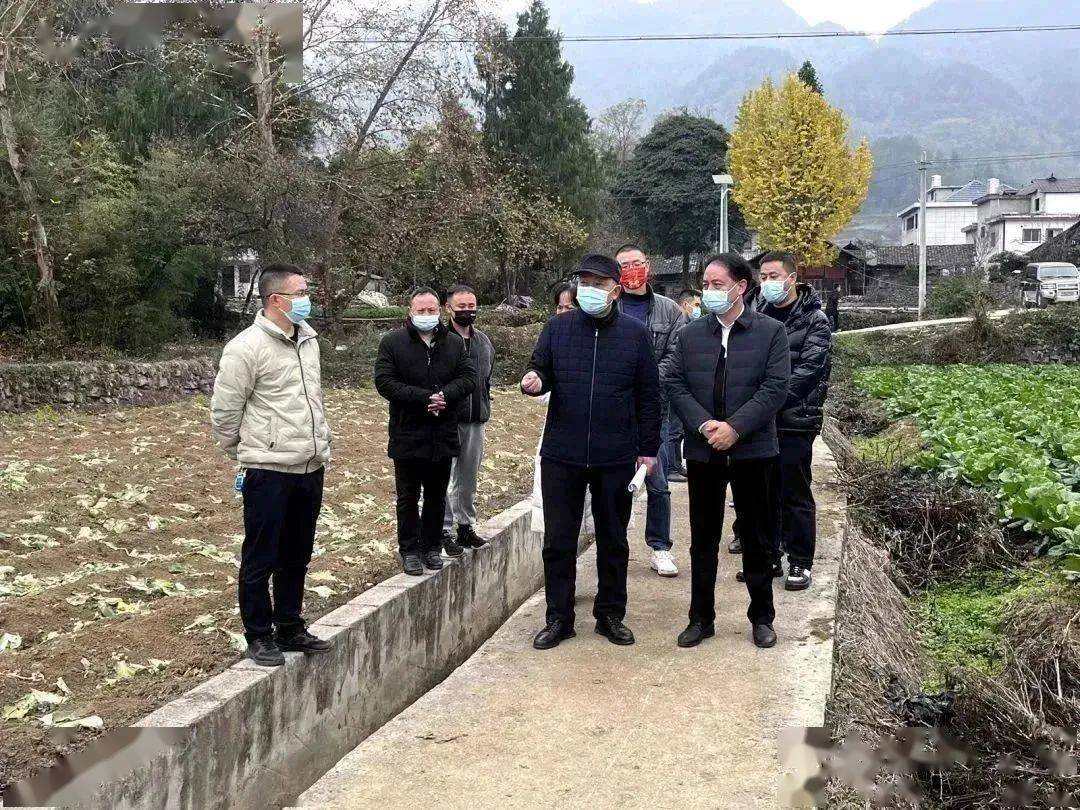 凤冈县县委常委,副县长陈同江陪同.开展乡村振兴帮扶工作.