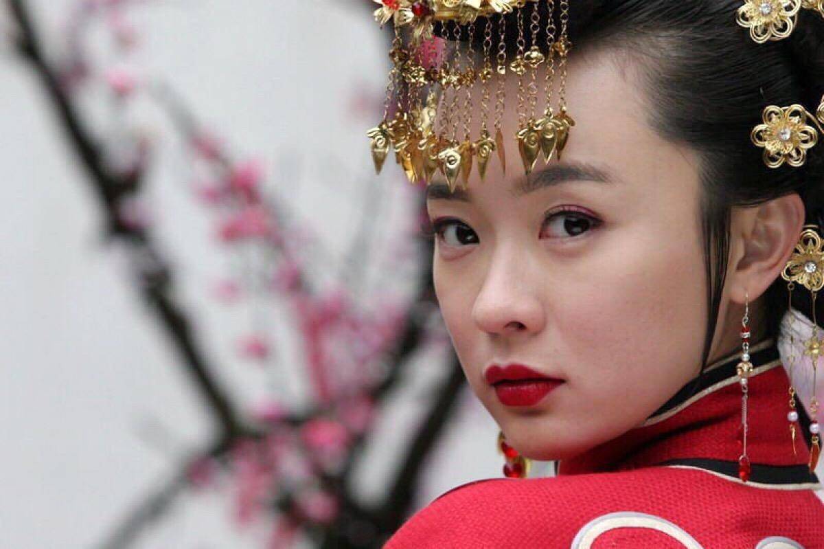 年轻时候的霍思燕太美了,花旦们的古装新娘造型很耐看_杨幂_江湖_凤冠