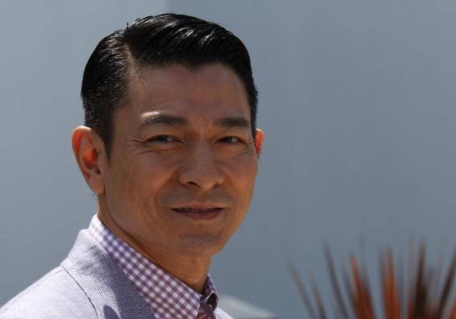 58岁刘德华感慨皱纹白发增多,自曝生病一年引心酸_公益_女儿_歌迷