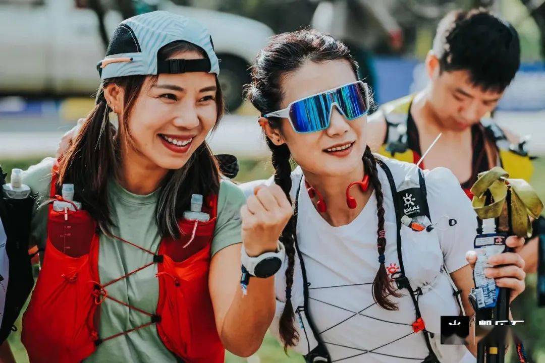 战报|3冠2亚2季,中国越野跑精英闪耀泰国by utmb!_选手_爬升_赵家驹