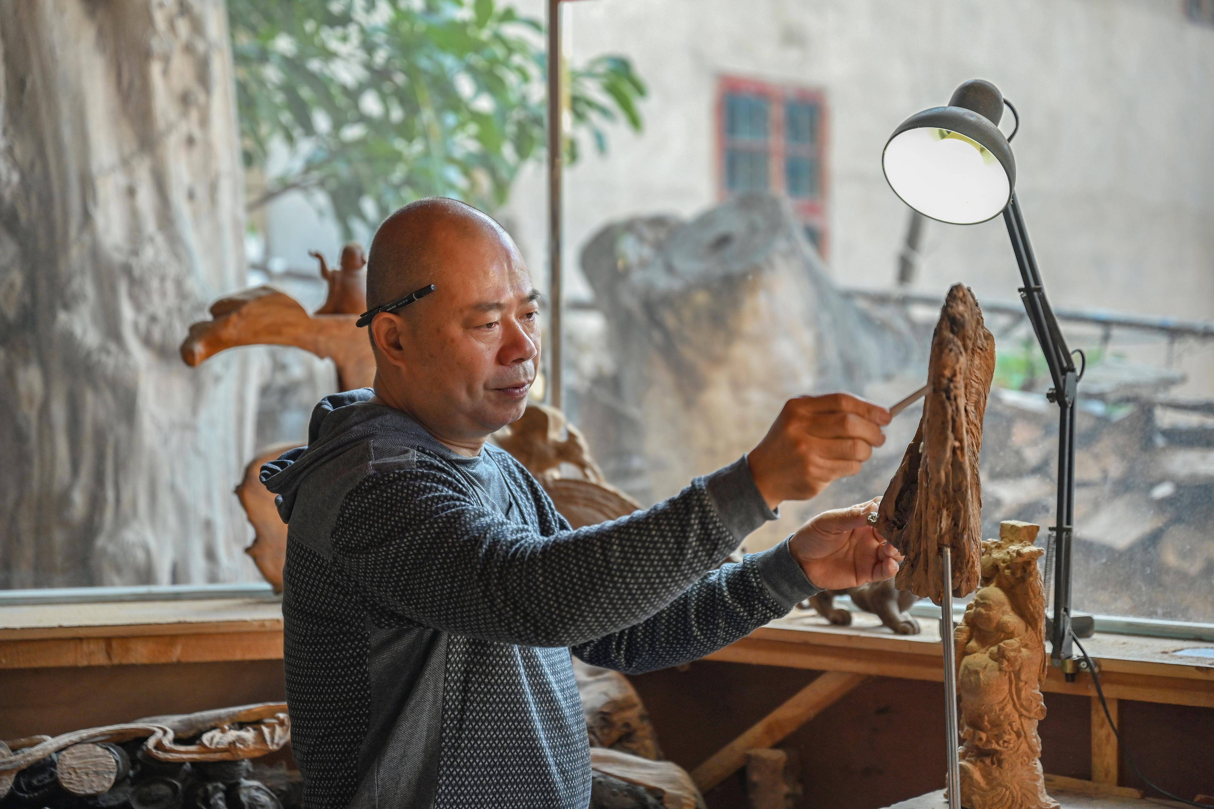 福建莆田:传承千年技艺 尽显木雕之美