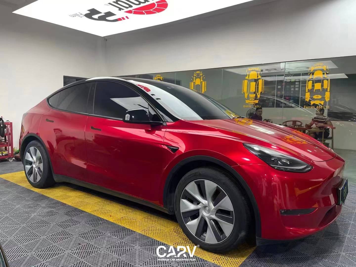 特斯拉modely卡孚改色膜白金超亮魂动红,惊艳之美_搜狐汽车_搜狐网
