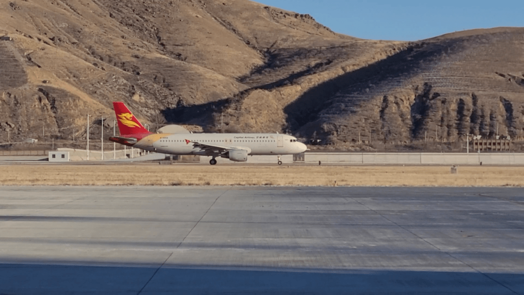 海口"航线成功首航,该航线由首都航空公司运营,航班号为jd5881/2