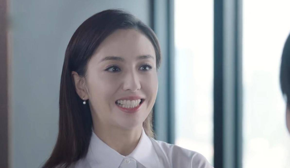 完美关系:斯黛拉离婚成功,叶东烈饥渴难耐,斯黛拉"去我家"_佟丽娅