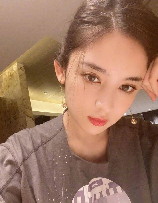 古力娜扎自拍曝光!