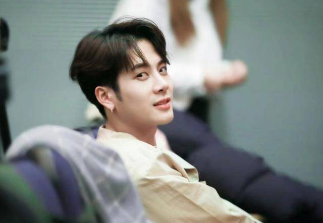 拆台技术哪家强,杨紫做魔术托失败,杨超越与薛之谦相爱相杀_王嘉尔