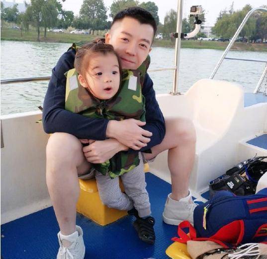 焦恩俊拒绝异性靠近女儿,黄磊却支持多多早恋?_爸爸_儿子_男生