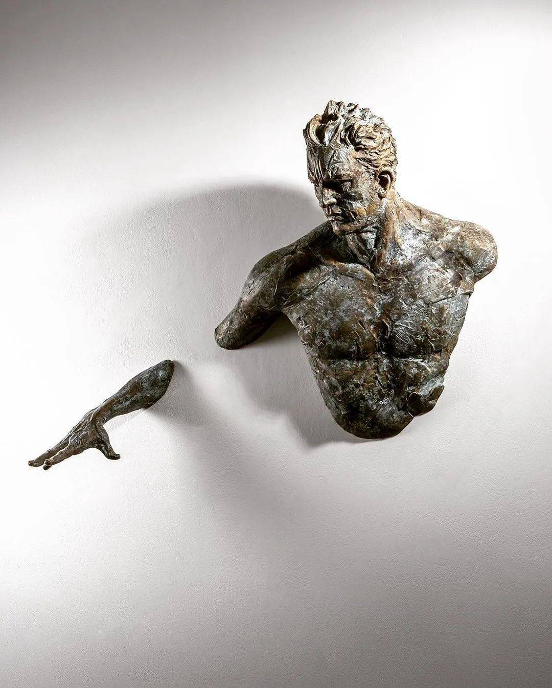 matteo pugliese 强劲伟岸的男性人体雕塑,拥有冲破枷锁的力量_作品