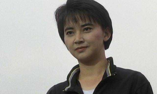 她曾比肩林青霞,拍戏被烧伤,与黑帮大佬相恋,为救夫变卖家产_胡慧中