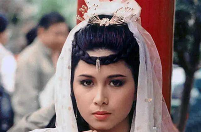 9版"小昭"扮演者:换上波斯装回家当教主,谁才是你心中的波斯女神?