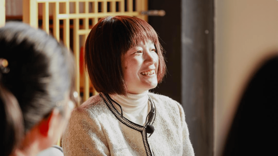 作为青年励志电影《隐形的翅膀》的主人公原型,李智华失去双臂却同