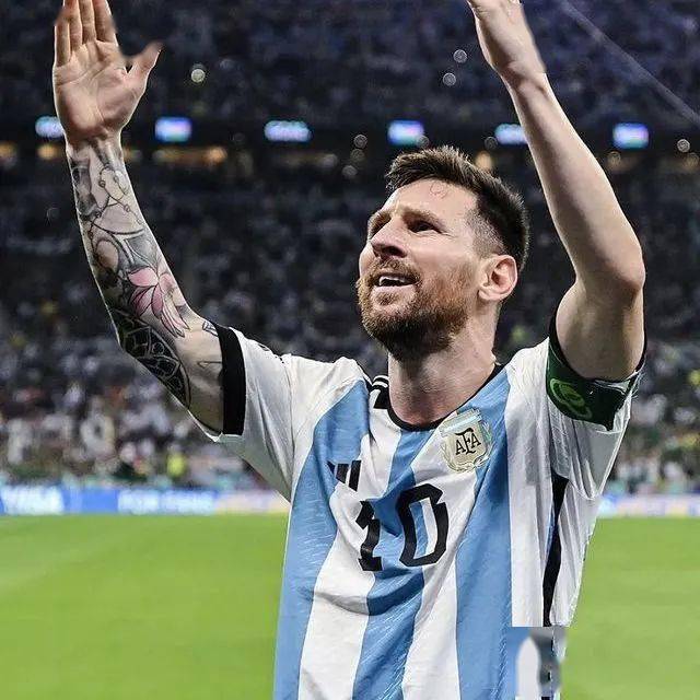 王也到了退场的时候这将是自己最后一届世界杯c罗和梅西接受采访时都