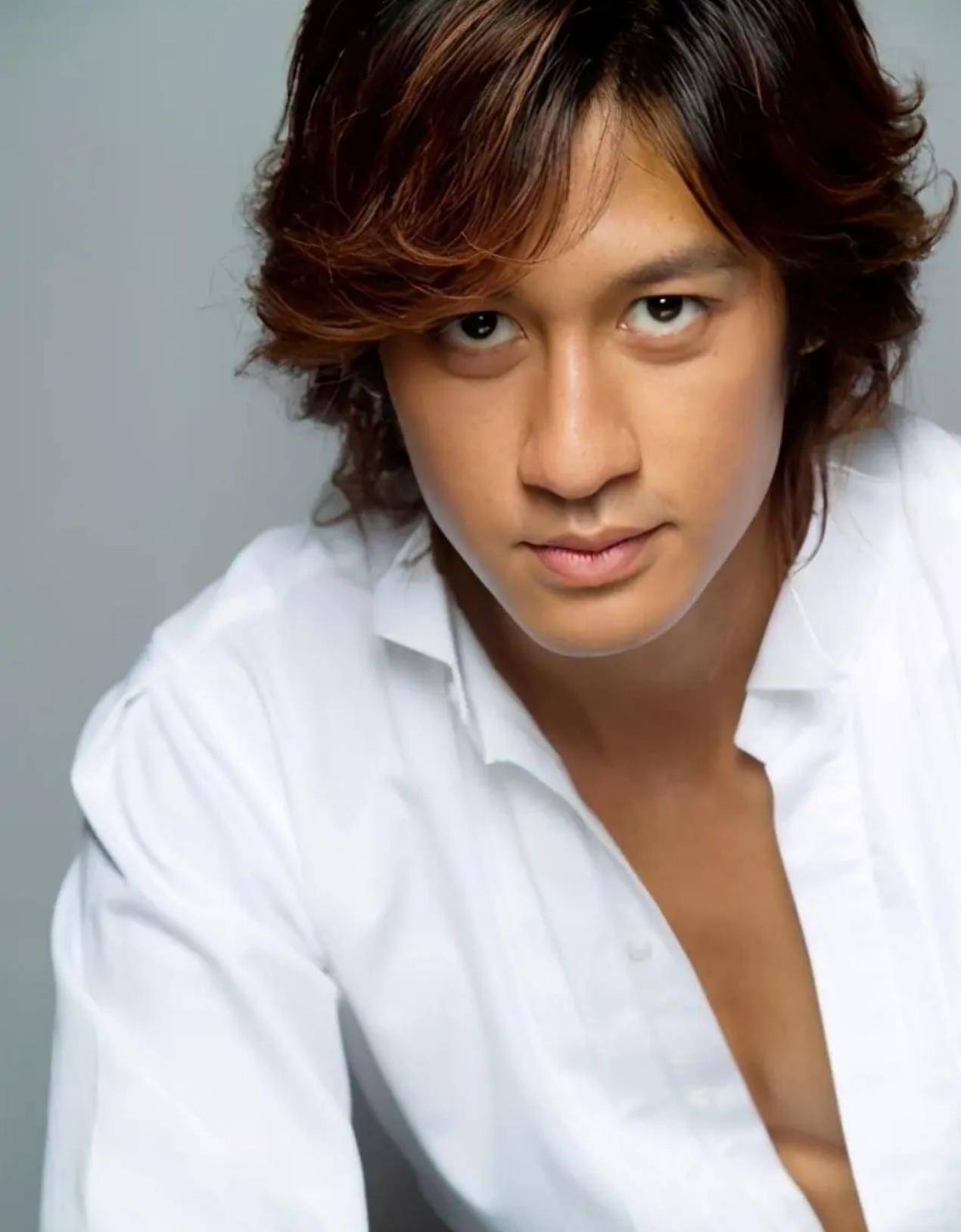 小王力宏被曝欠债百万台币,骑车上班太心酸,身形暴瘦还痛失视帝