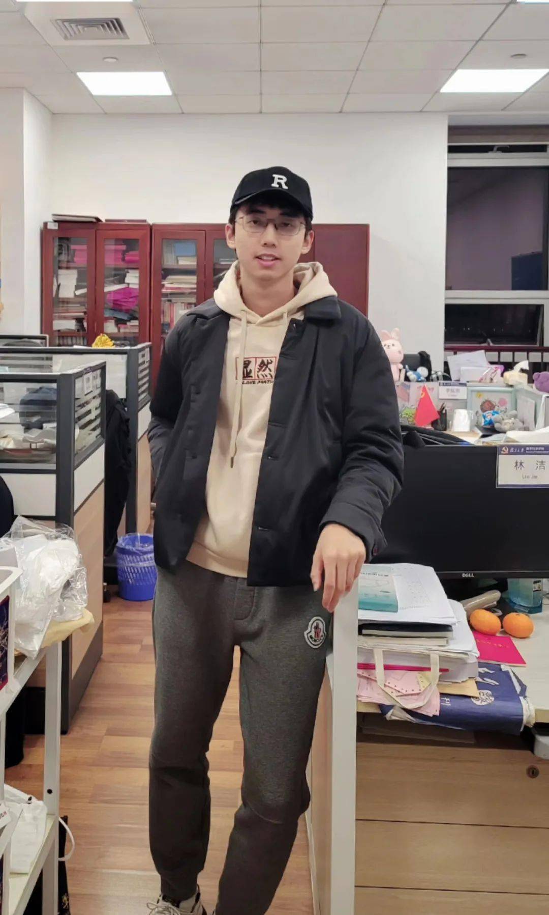 数院男生节丨寒冬数院男神们的院服&私服穿搭鉴赏_卫衣_银灰色_护肤品