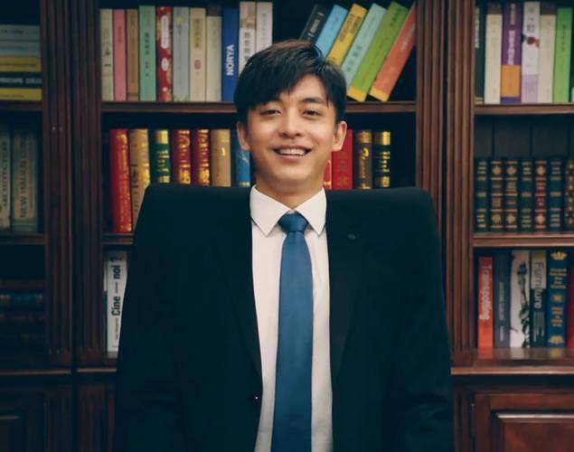 明明只是客串,却演成全剧最有种的男人,李佳航能在微博怼黑粉_张伟