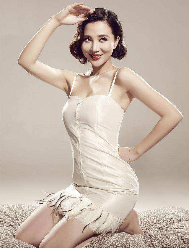 《乘风破浪》阿朵,40岁好身材气场全开!