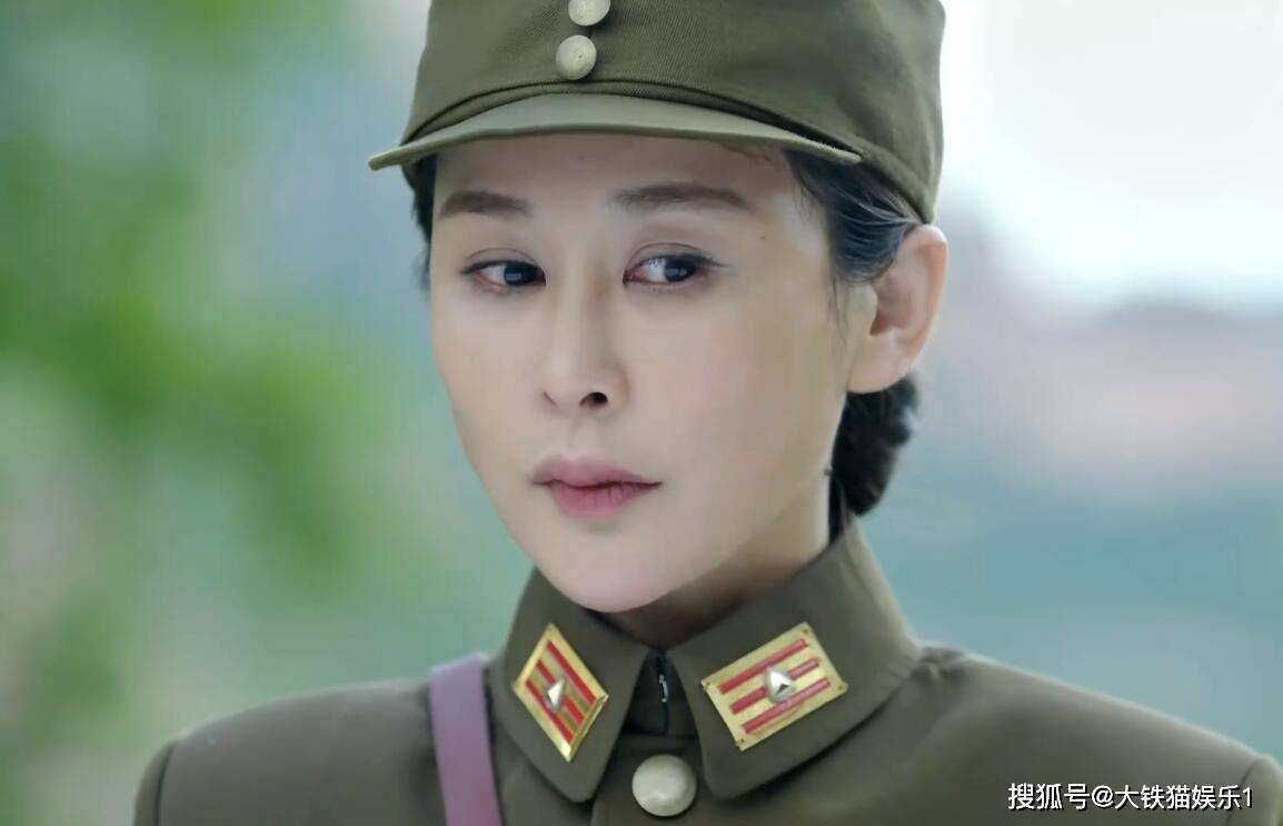 顶张"科技脸"就别霍霍军旅剧了,这7位女星演女兵,看着真辣眼_剧中