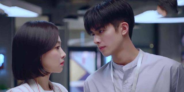 在最新一期预告中,30 女主管贺繁星和年下男元宋长