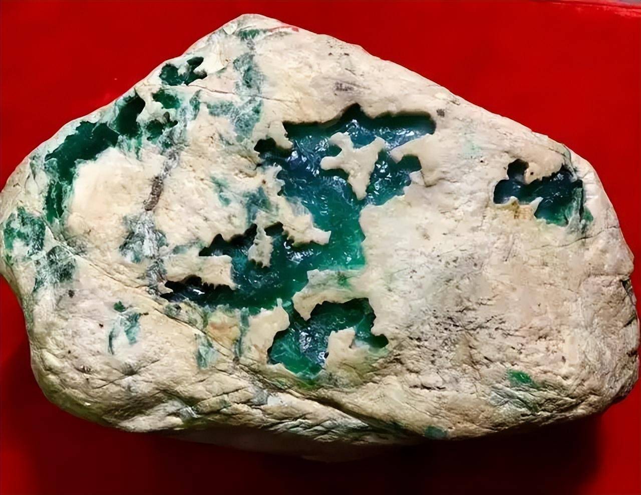 如何挑选翡翠原石？_搜狐网