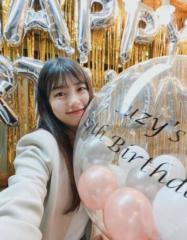 裴秀智26岁生日,皮肤白皙头戴皇冠笑容温暖,将和郑秀晶较高下_新剧_不