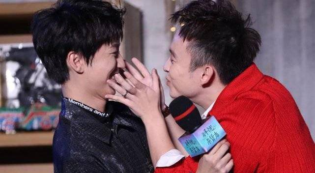 《长大成人》,虽然目前还没播,可观众都知道带着刘昊然,他们仨是