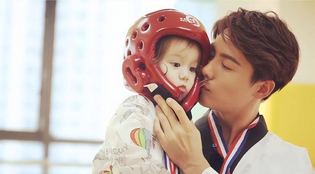 童星周嘉诚:被妈妈扮成女孩圈钱,幸好有马天宇帮他认清性别_jackson