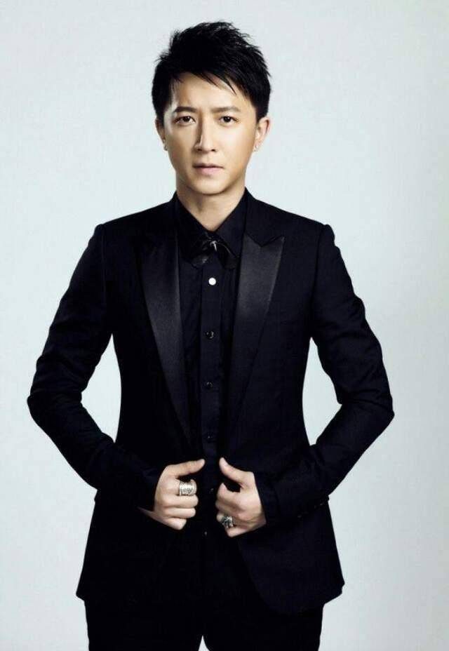 韩庚版小鸟依人的关羽温酒斩华雄,看着让人担心华雄斩了关羽