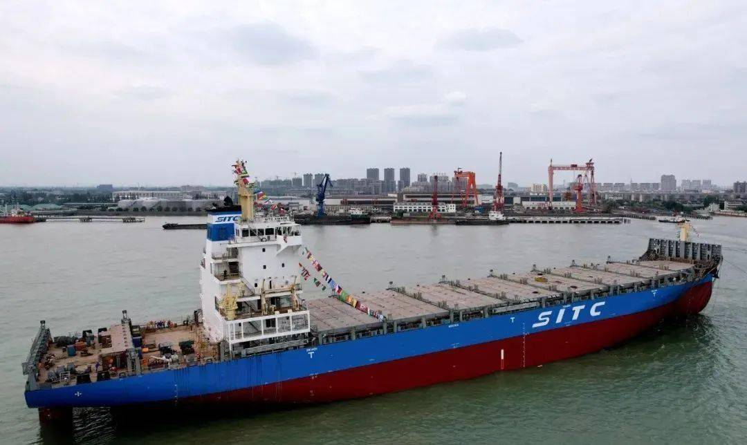扬子江为海丰国际建造的1800teu集装箱船"sitc xiande"交付离厂_造船