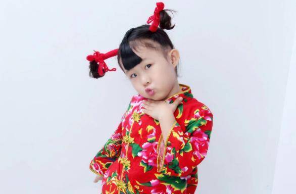 再者孩子本性就是天真可爱,小玉玉随着年龄的增长优势