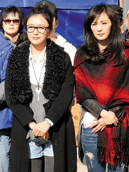杨幂则是七妹,其他成员包括霍思燕,李小璐,熊乃瑾,甘薇,肖雨雨,应采儿