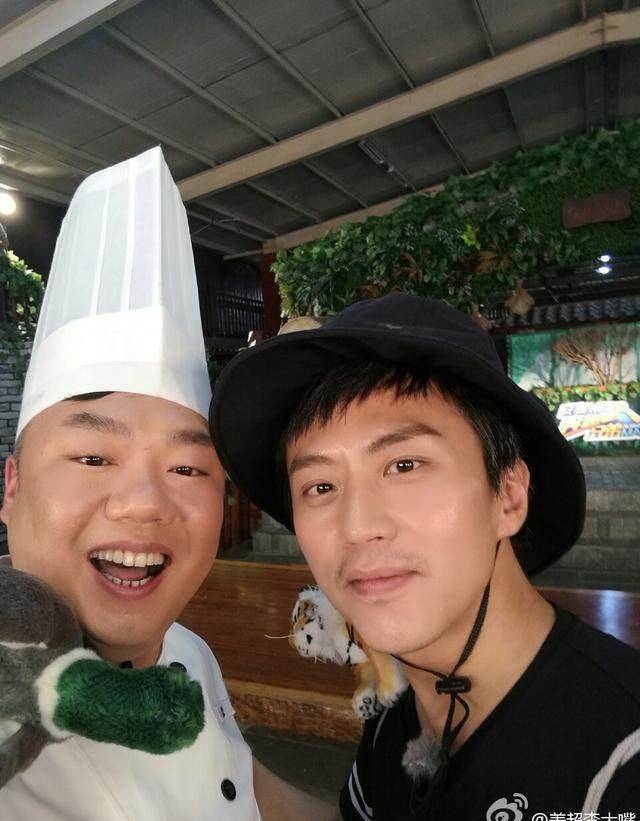 但在观众心目中却是老熟人,如今42岁的他还去了当红节目《奔跑吧兄弟