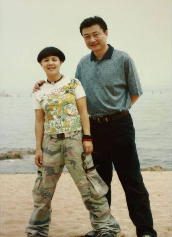 56岁"金龟子:嫁"电视国脸"王宁,老公退休后是"宠妻狂魔"_刘纯_室友