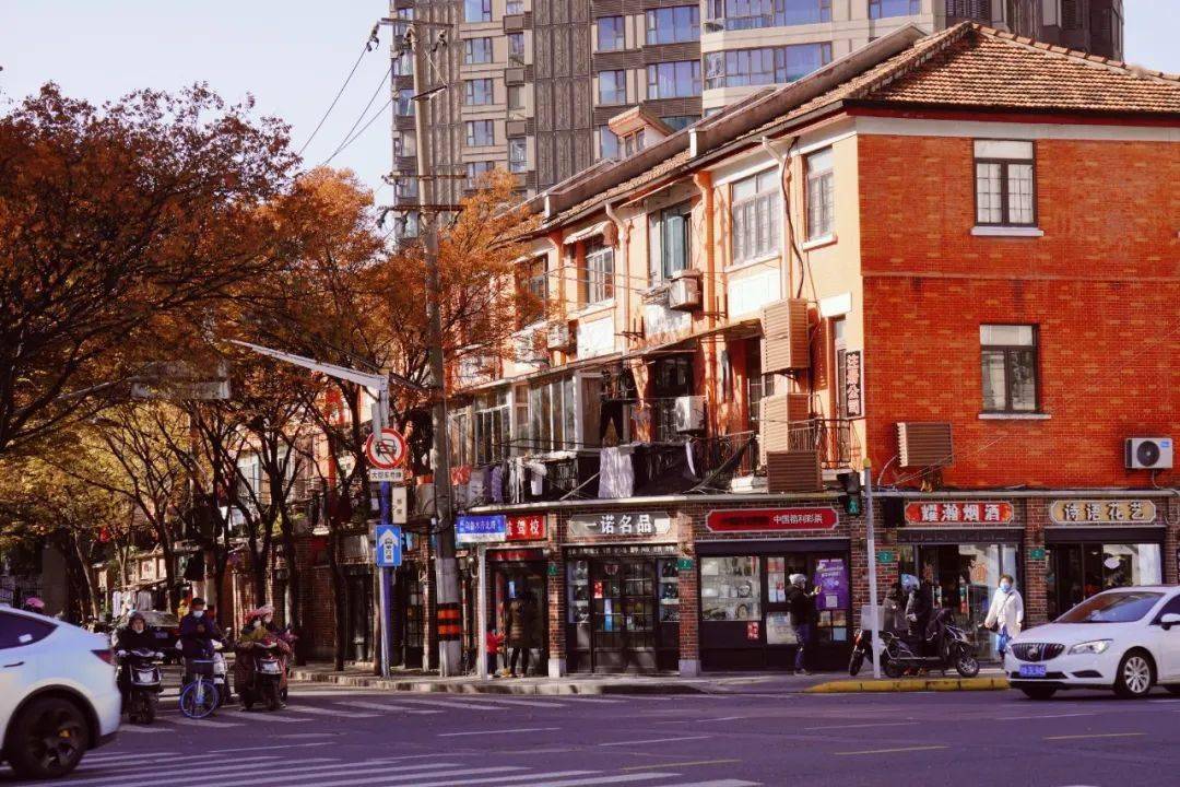 画"兔"从静安寺开始,经过南京西路,永源路,镇宁路,复兴西路,淮海中路