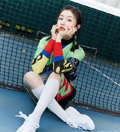 李兰迪在写真里青春洋溢,六款初夏私服换着穿,美美地过初夏!