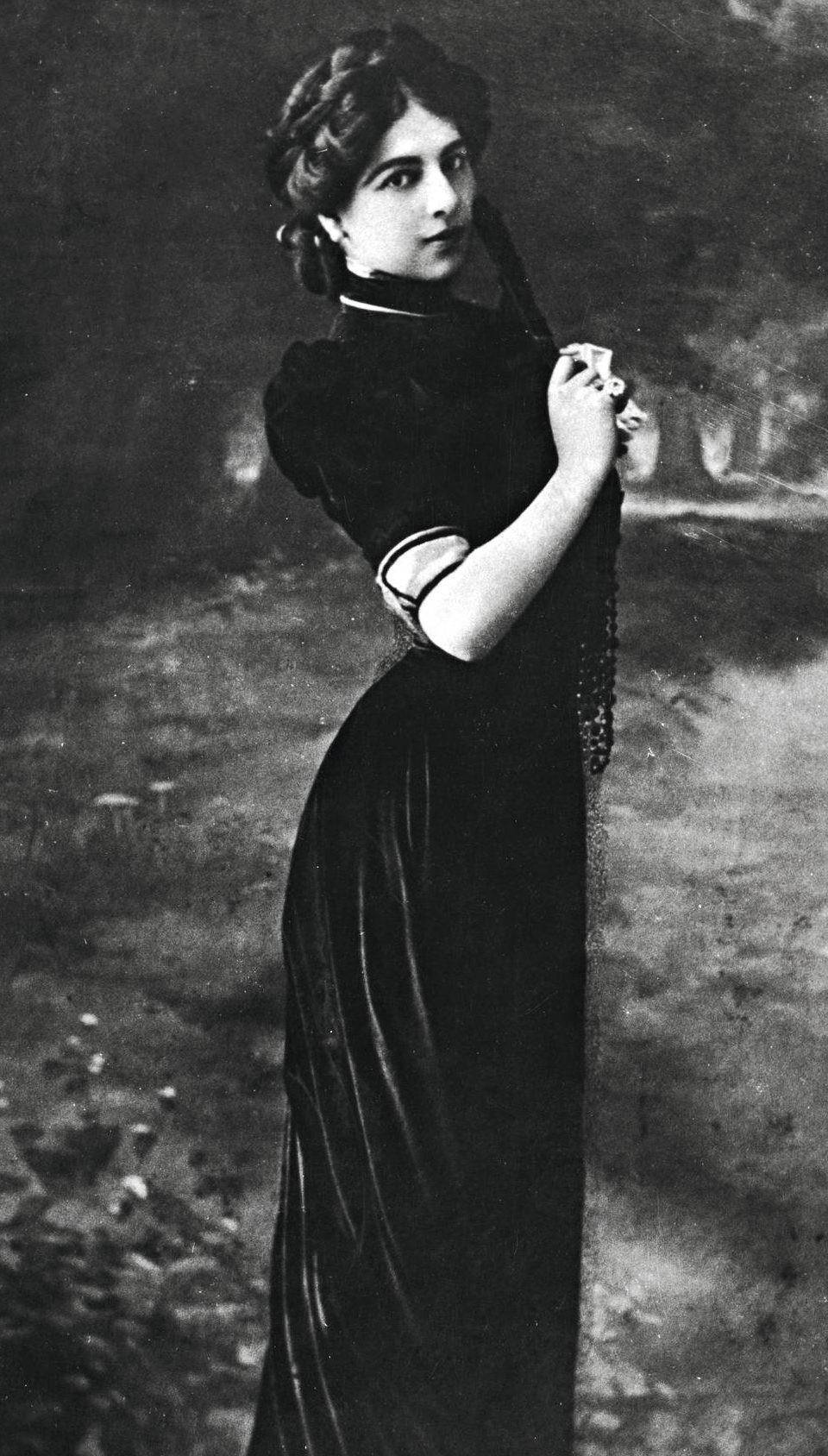 舞娘玛塔·哈丽,以双面间谍身份被处决,是叛国者还是替罪羊?