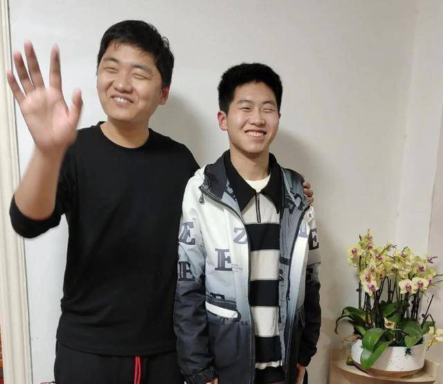 孙卓状态越来越好,与张洋洋同框对比明显,网友:看着像小学生_孙海洋